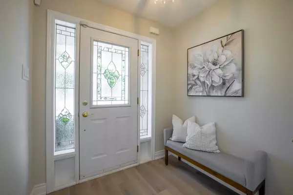 Oakville, ON L6H 2S5,1050 Grand BLVD #11