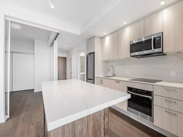 Toronto W01, ON M6S 1A1,1926 Lake Shore BLVD #3605