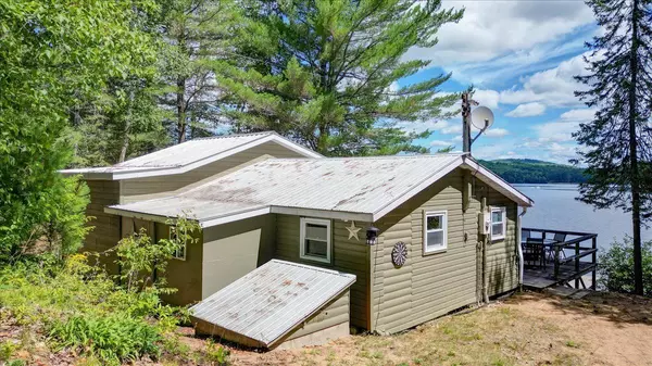 Madawaska Valley, ON K0J 1B0,707 Tamarack RD