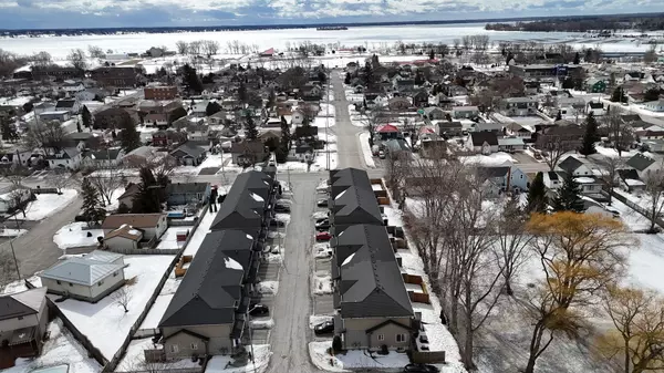 Quinte West, ON K8V 0E7,19 Nottingham CT