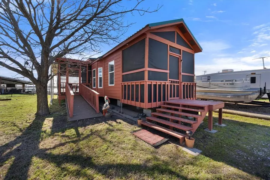 2092 Pelican Isle Drive, Kerens, TX 75144