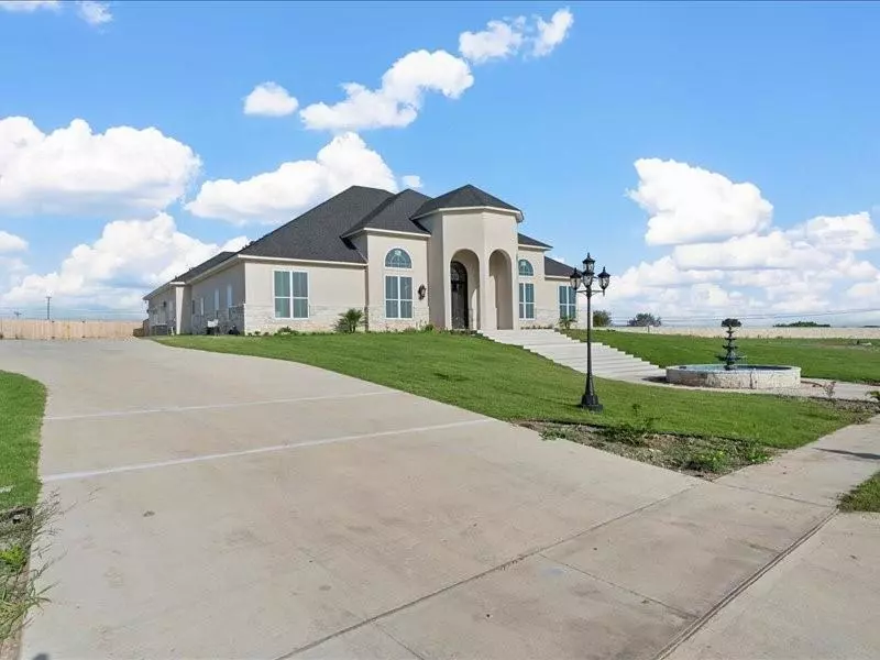 112 Yellow Rose Street, Lorena, TX 76655