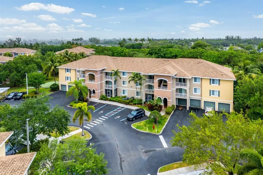 6492 Emerald Dunes Dr #208, West Palm Beach, FL 33411