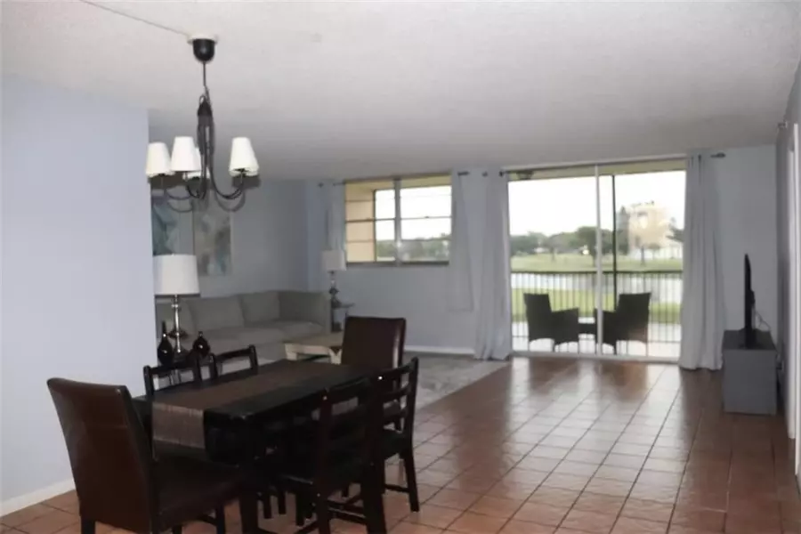 3150 W Rolling Hills Cir #304, Davie, FL 33328
