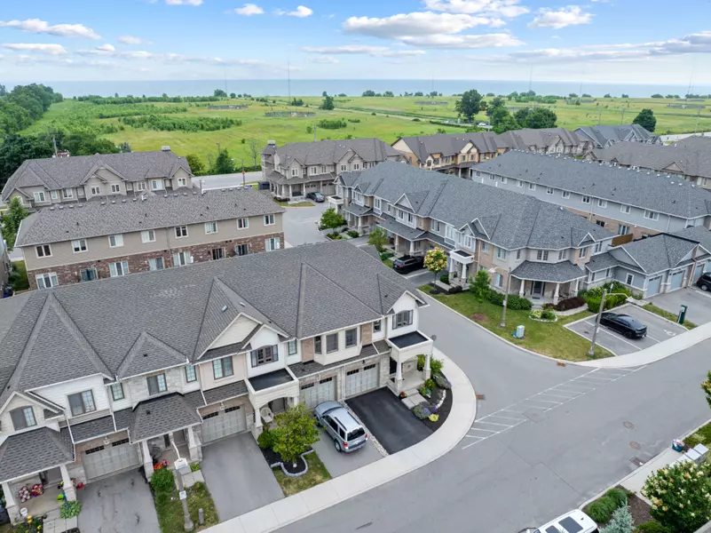 43 Dunrobin LN, Grimsby, ON L3M 0H4