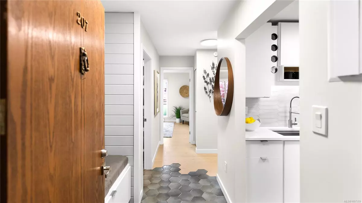 Victoria, BC V8S 5J3,1419 Stadacona Ave #207