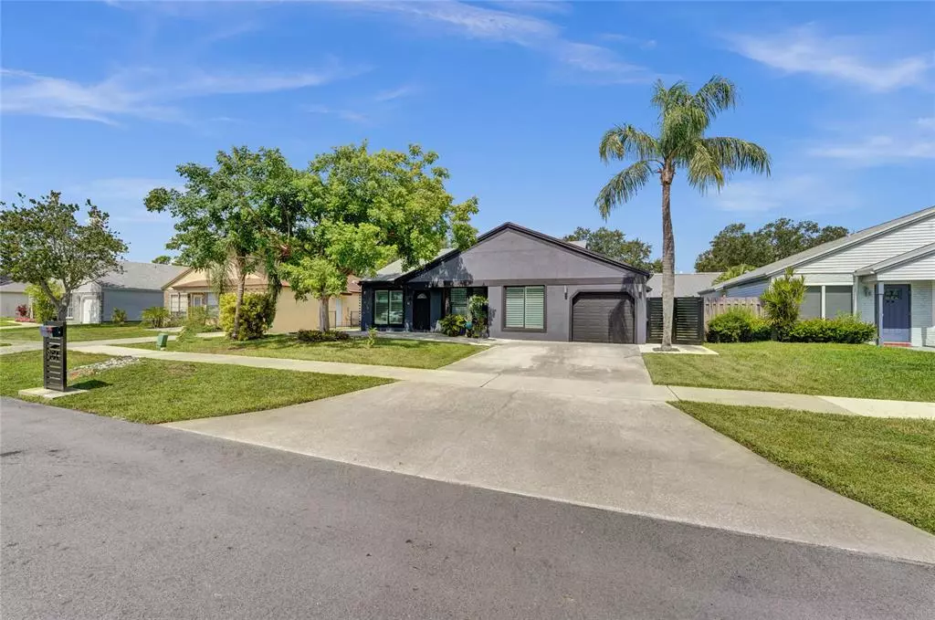 Davie, FL 33325,961 SW 134th Ave