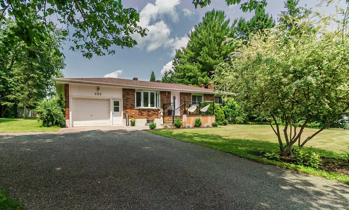 Selwyn, ON K0L 1T0,696 Skyline RD
