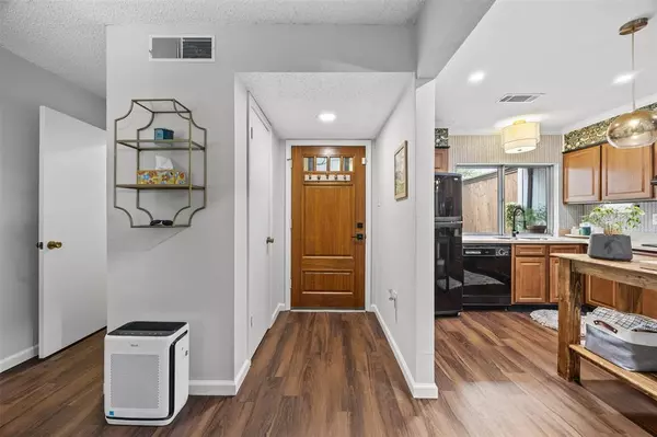 Dallas, TX 75238,10607 Hillpoint Drive