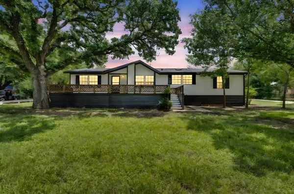 100 Chambers Drive, Alvarado, TX 76009