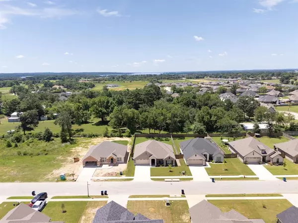Chandler, TX 75758,418 Deer Point Cove