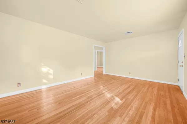 Woodland Park, NJ 07424,98 Passaic Ave
