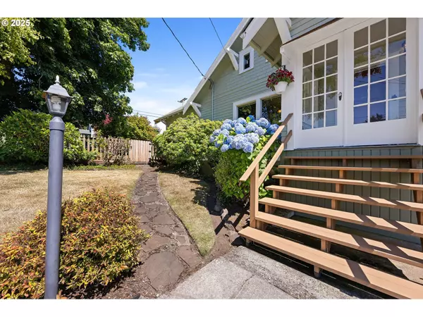 Astoria, OR 97103,206 BRISTOL ST