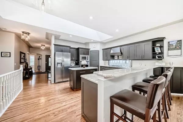Calgary, AB T2Z 2X7,42 Inverness Close SE