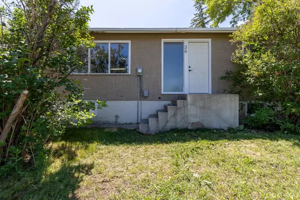 36 8 AVE W, Cardston, AB T0K 0K0