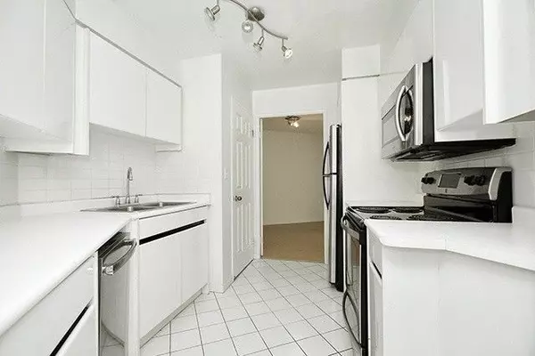 Toronto C08, ON M5B 2M3,7 Carlton ST #713