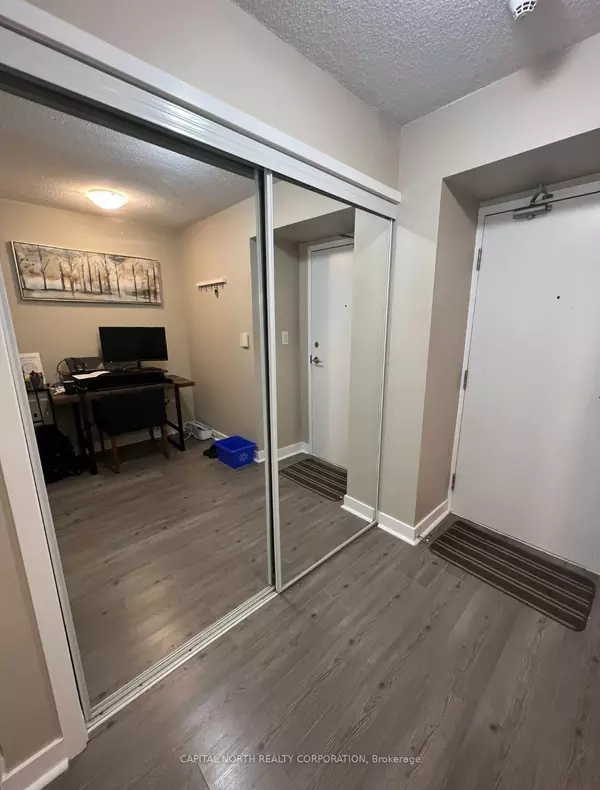 Toronto C01, ON M5V 3Z1,25 Telegram Mews #511