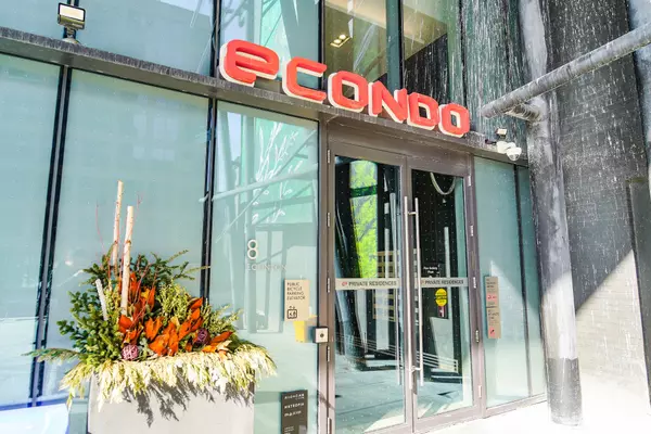 Toronto C10, ON M4P 1A6,8 Eglinton AVE E #5505