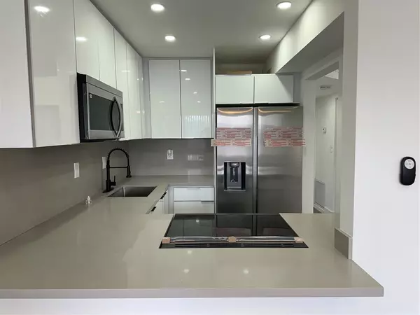 Sunrise, FL 33322,9061 Sunrise Lakes Blvd #212