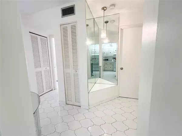 Hallandale Beach, FL 33009,1445 S Atlantic Shores Blvd #206