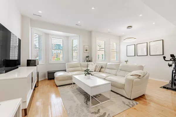 Toronto W04, ON M6A 3E7,760 Lawrence AVE W #238
