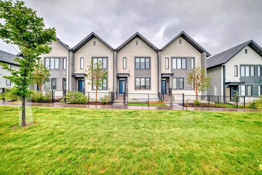 165 Southpoint Greenway SW, Airdrie, AB T4B 5J3