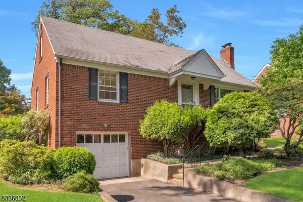 33 Ravine Dr West, Hawthorne Boro, NJ 07506
