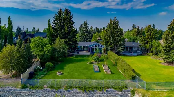 54 Wildwood DR Southwest, Calgary, AB T3C 3C5