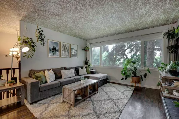 Calgary, AB T2W 2B2,2835 Cedar Ridge DR SW