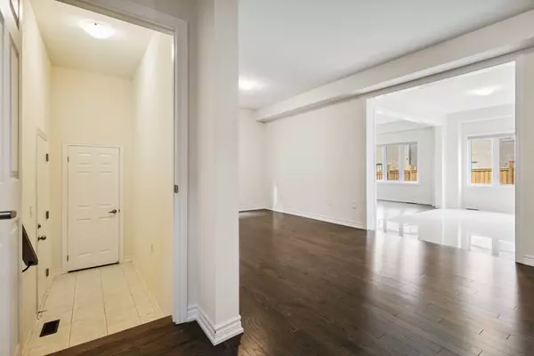 Oshawa, ON L1K 3G3,208 Ronald Guscott ST