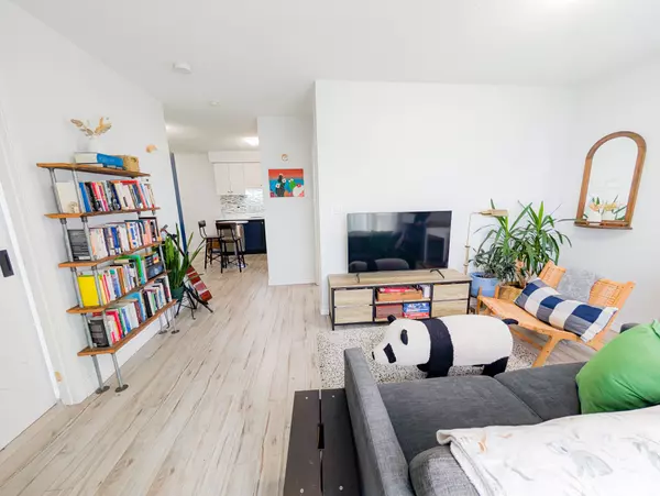 Toronto W04, ON M9N 0A2,2464 Weston RD #1010