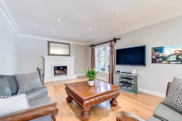 Mississauga, ON L5M 4X1,5859 Riverside PL