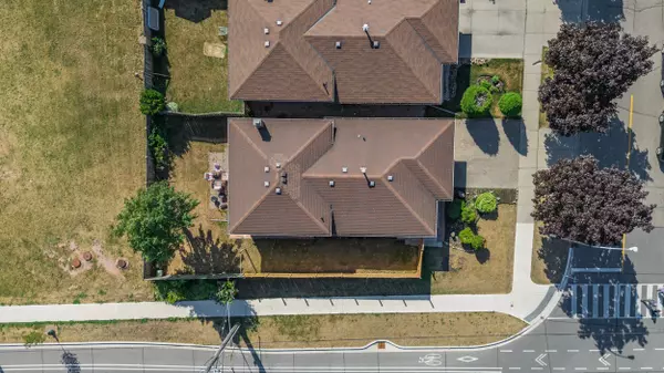 Hamilton, ON L8E 4G6,102 Juniper DR