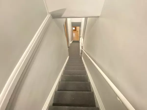 Ottawa Centre, ON K1R 6H7,275 Bronson AVE #4