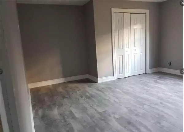 Hamilton, ON L8M 1R3,24 Avalon PL ##Main