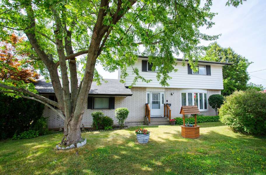 1 Roosevelt AVE, Ajax, ON L1S 2L1