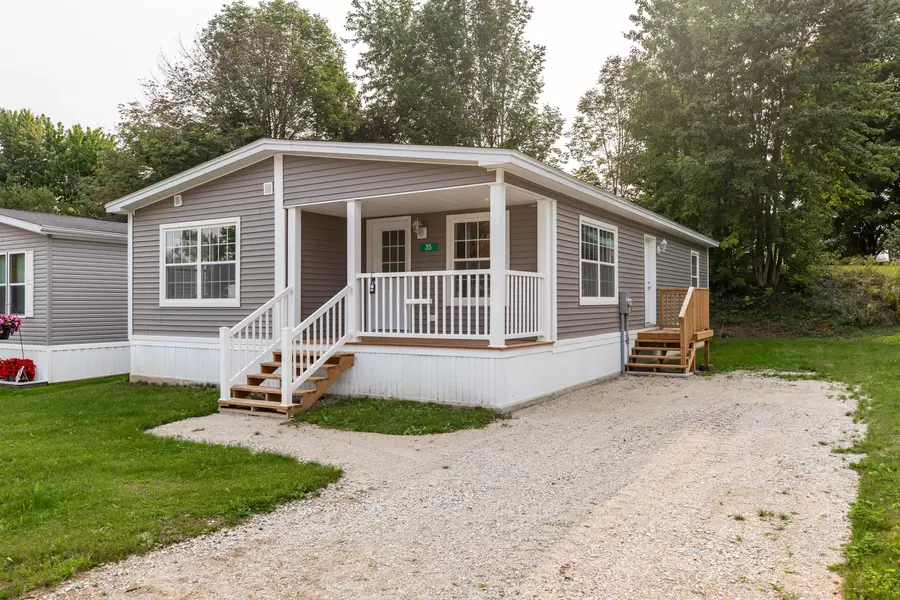 35 Sussex SQ, Georgian Bluffs, ON N4K 5N5