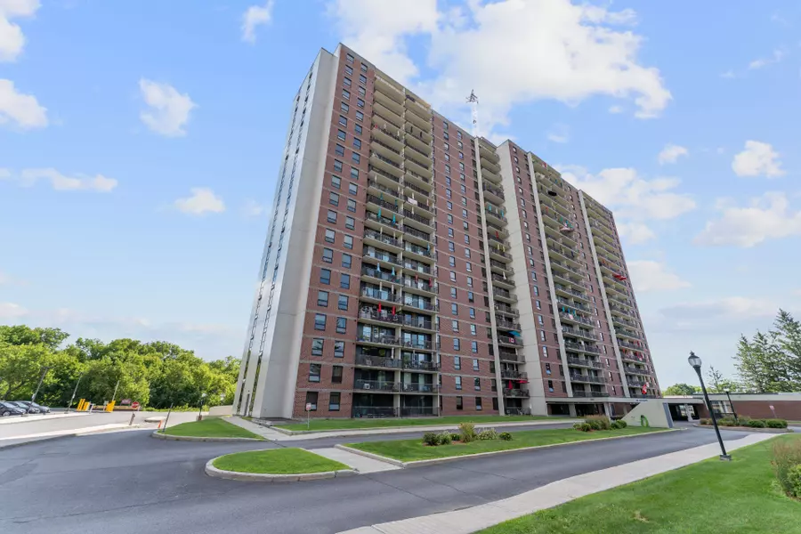 665 Bathgate DR #303, Overbrook - Castleheights And Area, ON K1K 3Y4