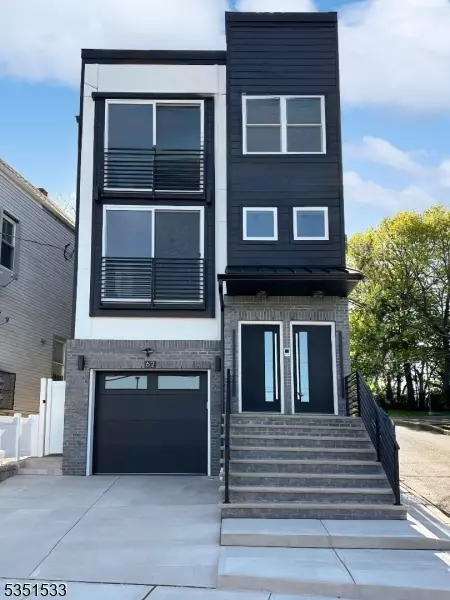 Newark City, NJ 07108,62 Hillside Ave