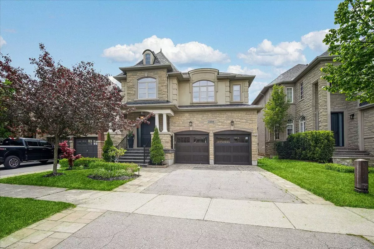Oakville, ON L6H 0B9,2394 Robmar DR