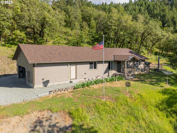 Riddle, OR 97469,460 HUCKLEBERRY MT LN