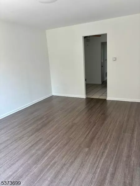 Linden City, NJ 07036,31 E 20Th St #33