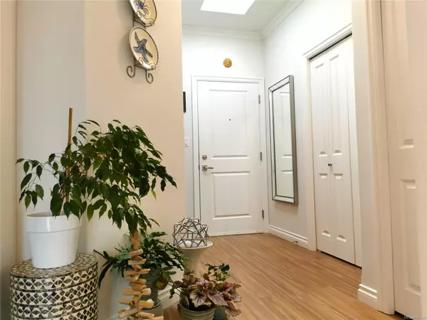 Sidney, BC V8L 2Y9,9751 Fourth St #307