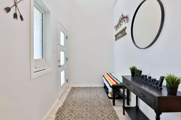 Lethbridge, AB T1J 5V3,1374 Pacific CIR West