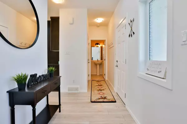 Lethbridge, AB T1J 5V3,1374 Pacific CIR West