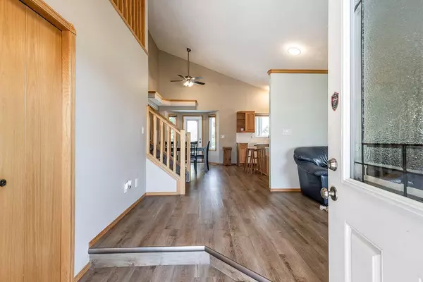 Medicine Hat, AB T1B 4H5,31 Sage Close SE