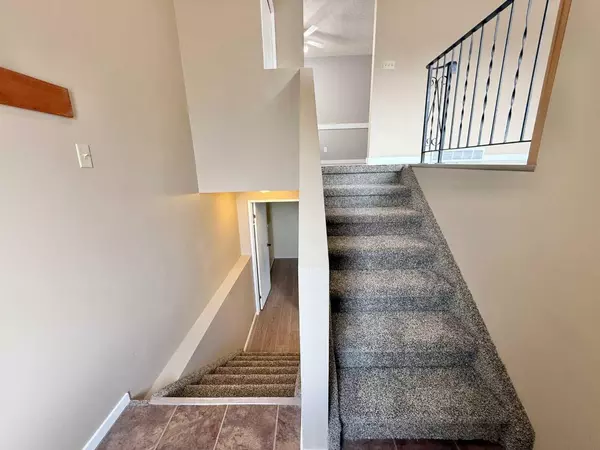 Lethbridge, AB T1K 5H4,113 Cayuga CRES West