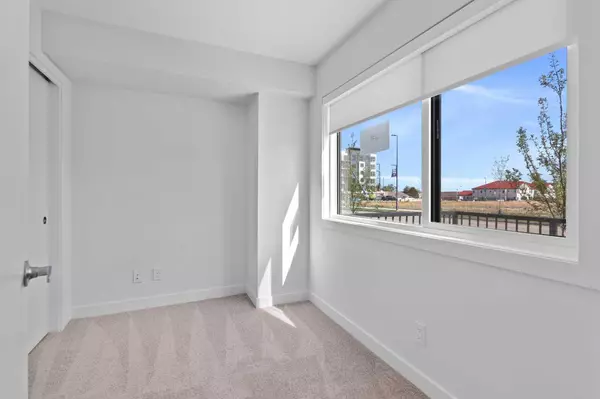 Calgary, AB T3E 8H6,293 Dieppe DR SW