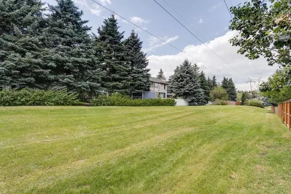 Calgary, AB T3H 1C5,91 Coach Manor Rise SW