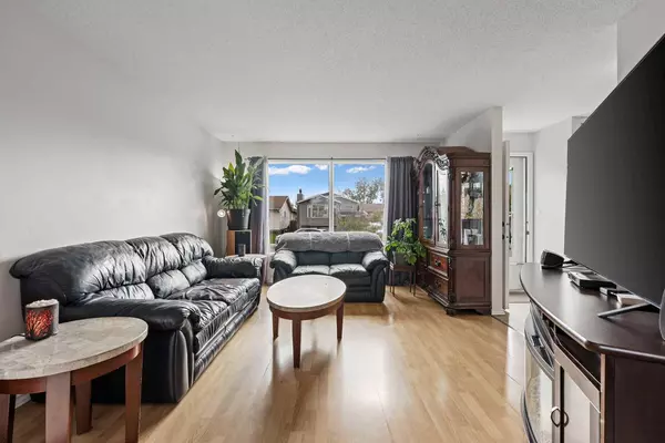 Calgary, AB T3J 2C5,191 Castlebrook RD NE